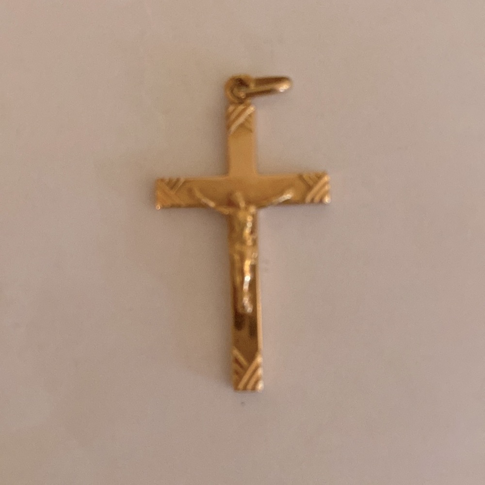 18kt. Gold Cross Pendant